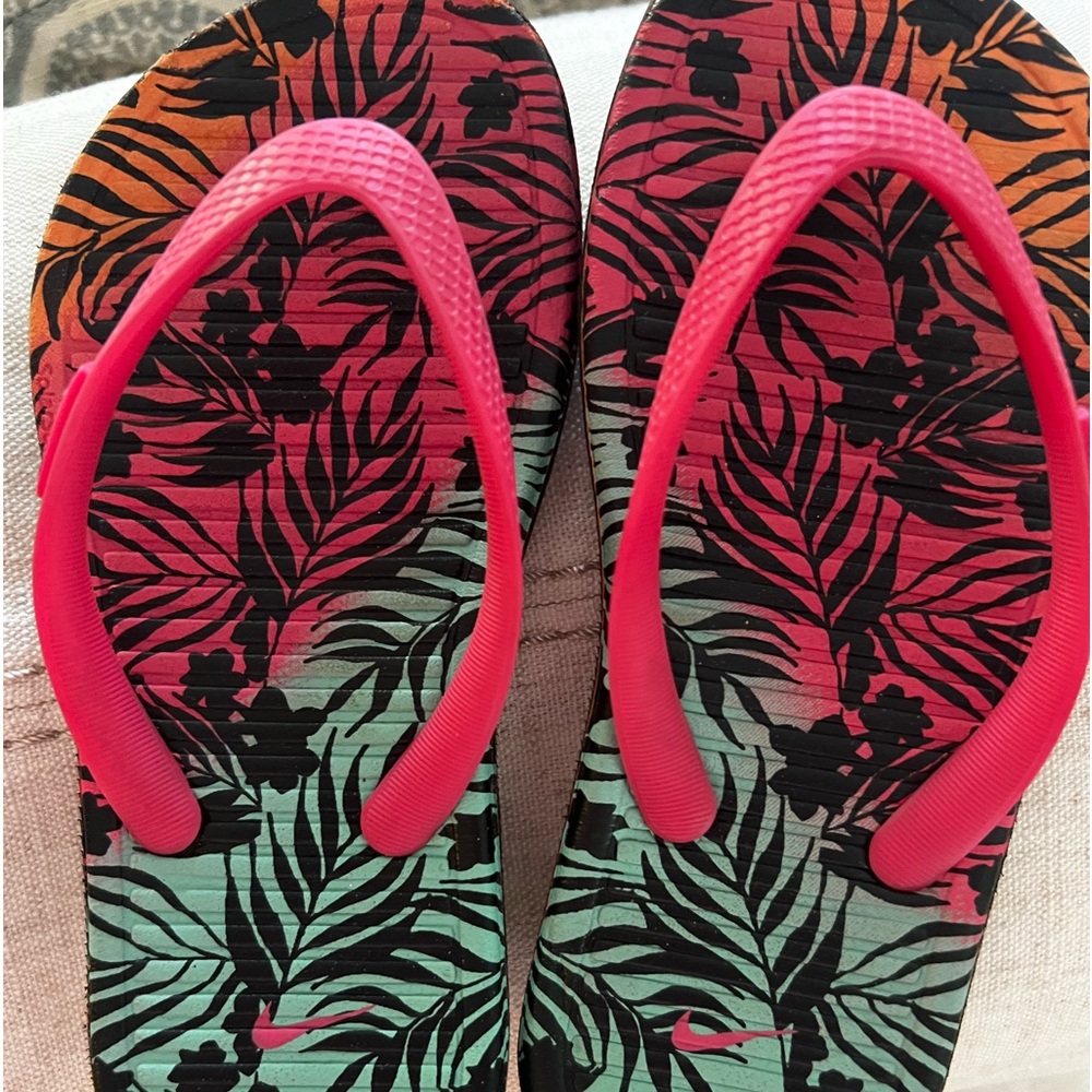Girls 11c Nike flip flops
